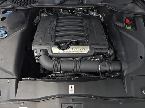 Used 2017 Porsche Cayenne Platinum Edition AWD/4WD image 13
