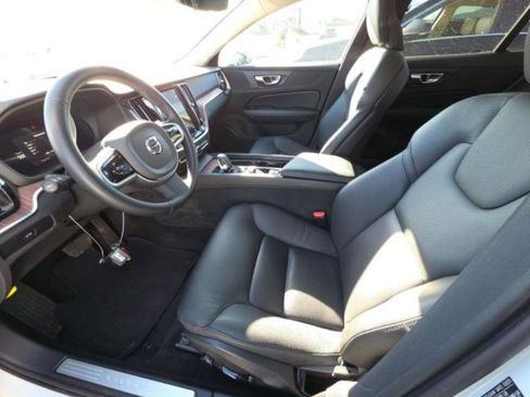 Used 2025 Volvo V60 B5 Cross Country Plus image 2