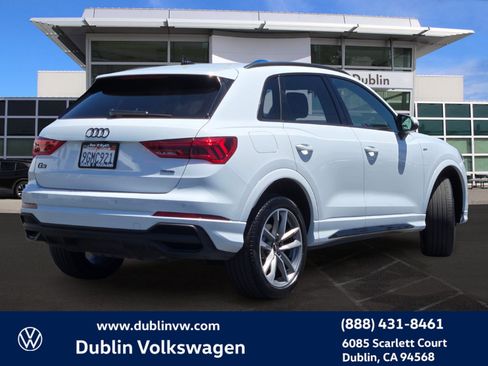 Used 2023 Audi Q3 2.0T Premium w/ Black Optic Sport Package AWD/4WD image 4