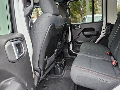 Used 2024 Jeep Wrangler Unlimited Rubicon w/ Technology Group image 7