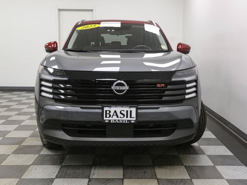 Used 2025 Nissan Kicks SR AWD/4WD image 3