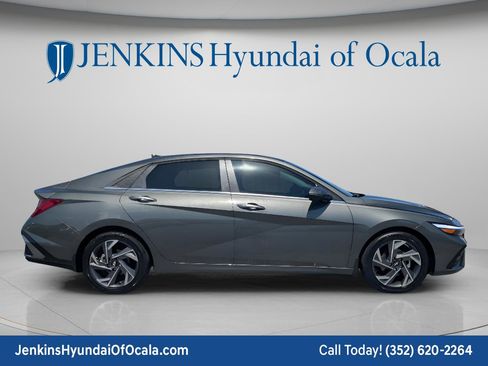 New 2026 Hyundai Elantra Limited FWD image 2