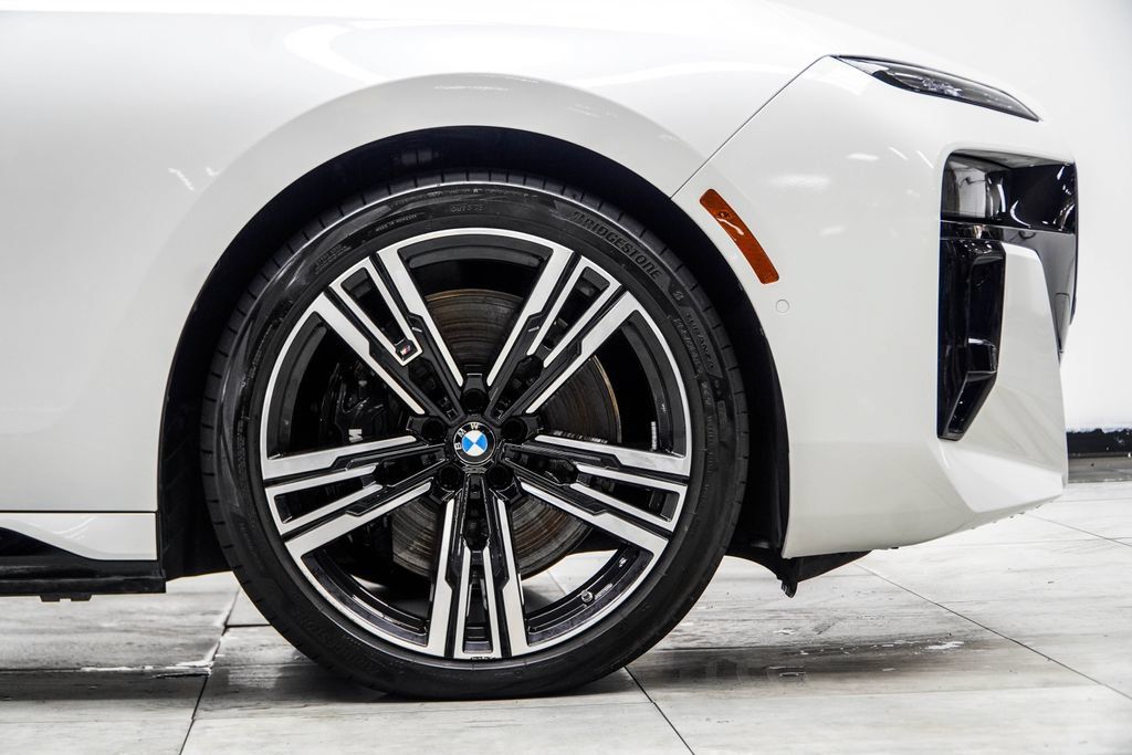 Used 2025 BMW 750e xDrive w/ Executive Package AWD/4WD image 11