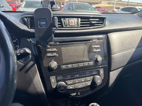 Used 2017 Nissan Rogue SV image 13