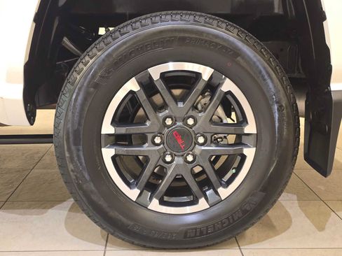 Certified 2025 Toyota Tacoma SR5 AWD/4WD image 8