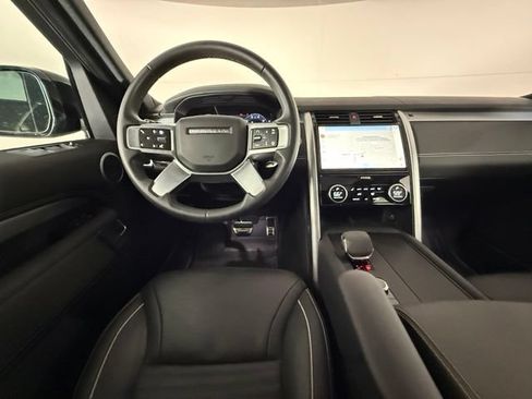 Used 2024 Land Rover Discovery Dynamic SE AWD/4WD image 27