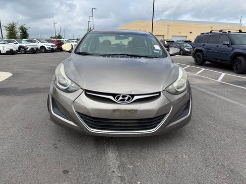 Used 2014 Hyundai Elantra SE FWD image 2