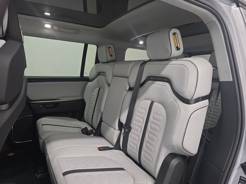 Used 2025 Rivian R1S Adventure AWD/4WD image 21