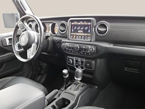 Used 2018 Jeep Wrangler Unlimited Sahara image 19