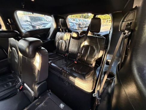 Used 2019 Chrysler Pacifica Touring-L Plus w/ Advanced Safetytec Group FWD image 23