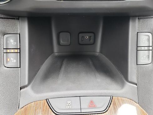 Used 2019 GMC Acadia SLE image 17