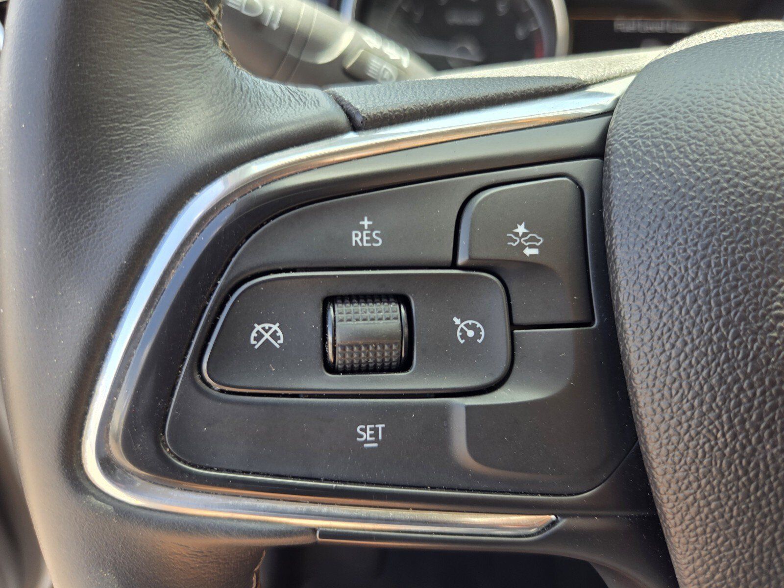 Used 2022 Buick Encore GX Select w/ Sport Touring Package FWD image 21
