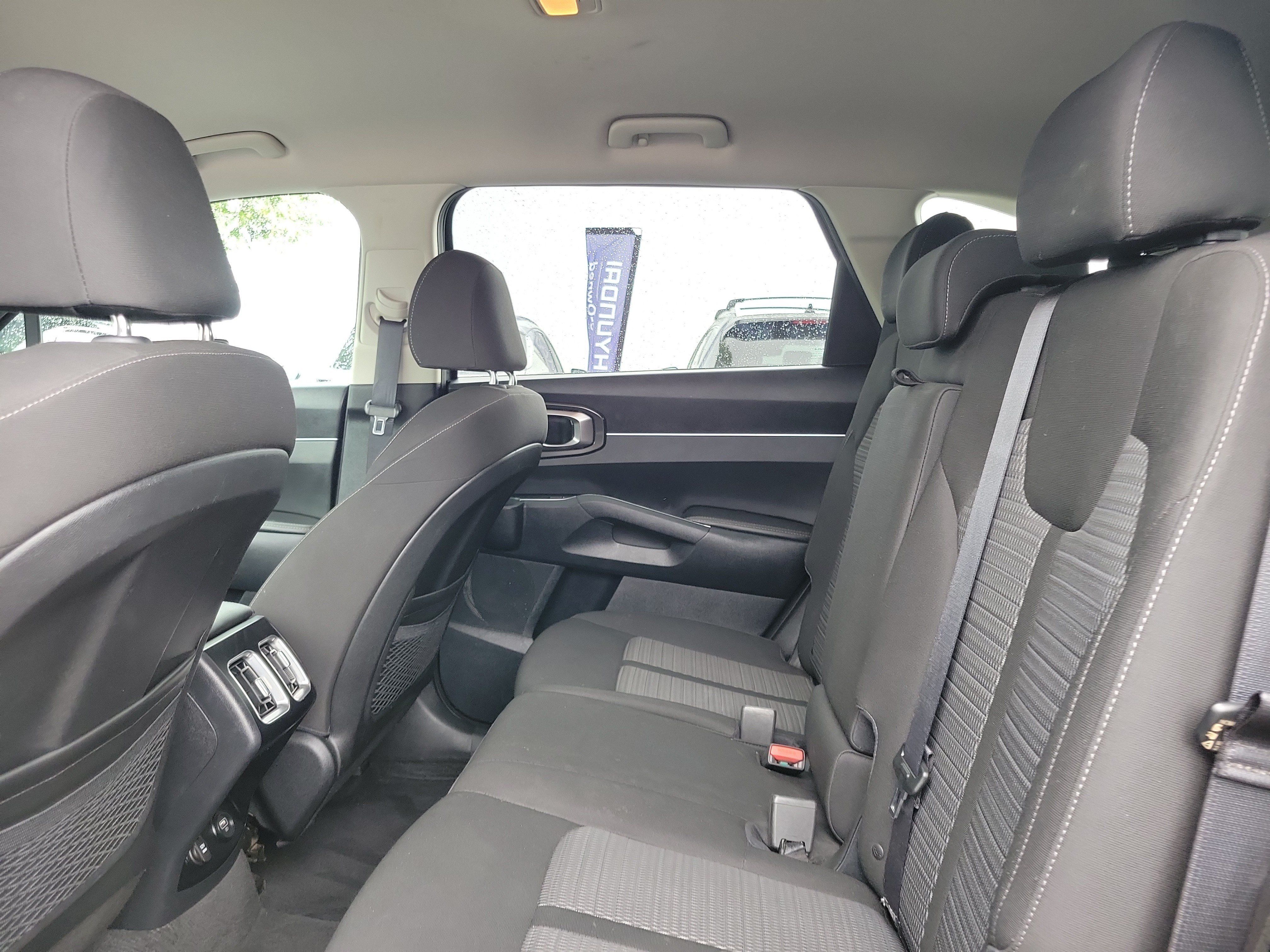 Used 2023 Kia Sorento LX AWD/4WD image 11