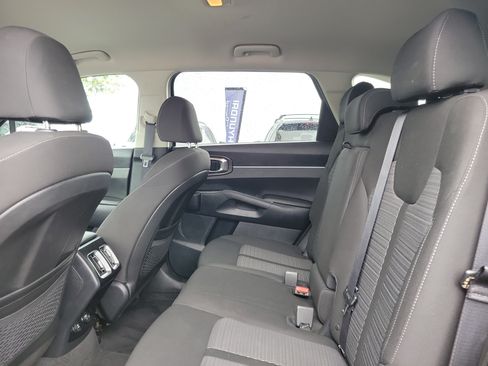 Used 2023 Kia Sorento LX AWD/4WD image 11