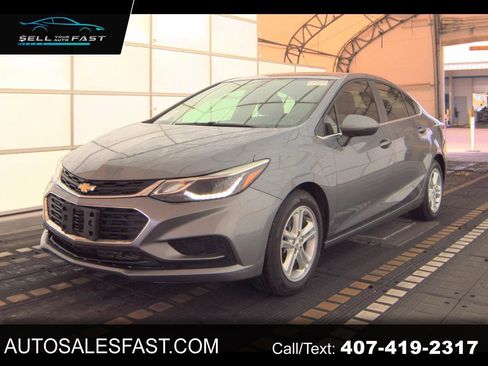 Used 2018 Chevrolet Cruze LT w/ Convenience Package FWD image 1