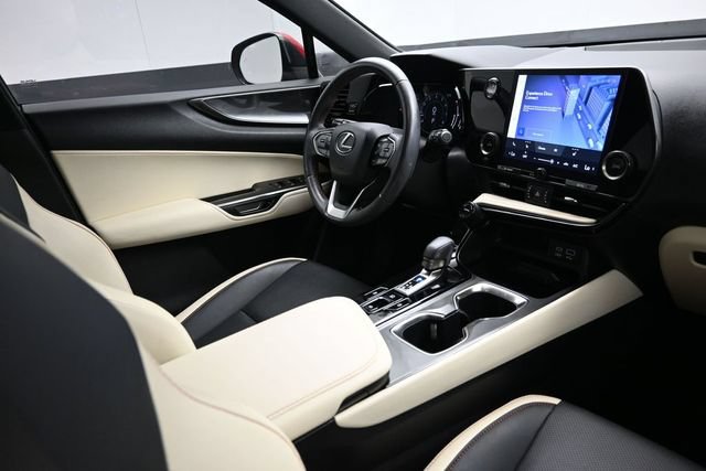 Used 2024 Lexus NX 250 FWD w/ Towing Package (2000 Lbs) image 16