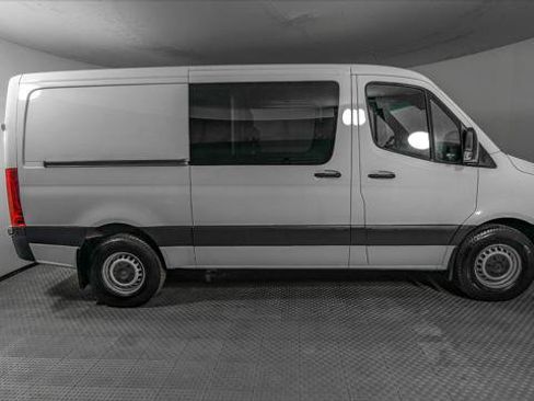 Used 2022 Mercedes-Benz Sprinter 2500 image 9