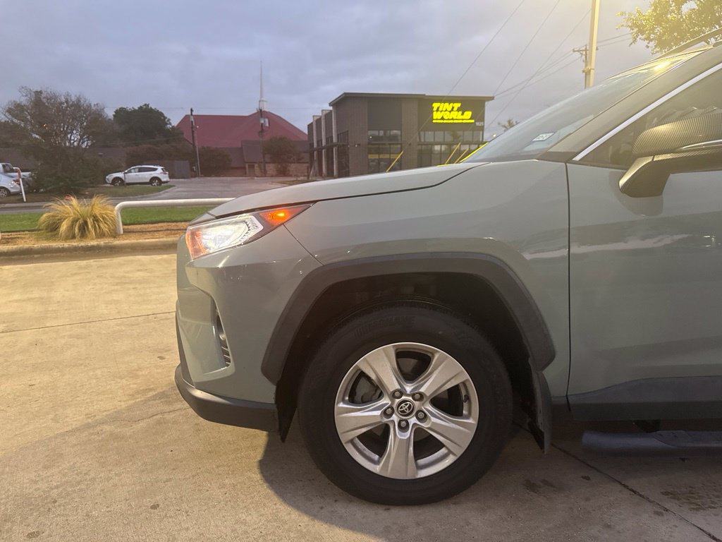 Used 2021 Toyota RAV4 XLE FWD image 2