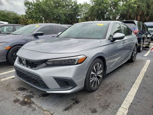 Used 2024 Honda Civic EX-L image 3