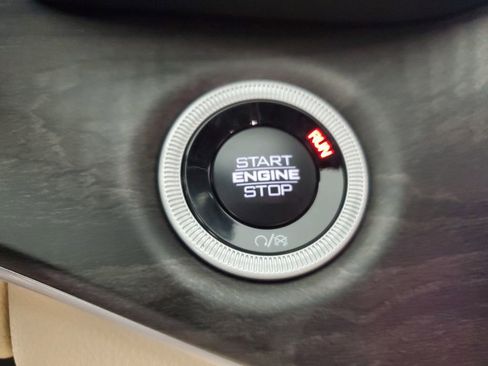 New 2025 Jeep Grand Cherokee Limited w/ Black Appearance Package image 19