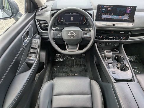Used 2026 Nissan Rogue SL FWD image 18