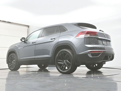 Used 2022 Volkswagen Atlas Cross Sport SE AWD/4WD image 32