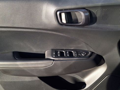 New 2024 Hyundai Venue Limited FWD image 9