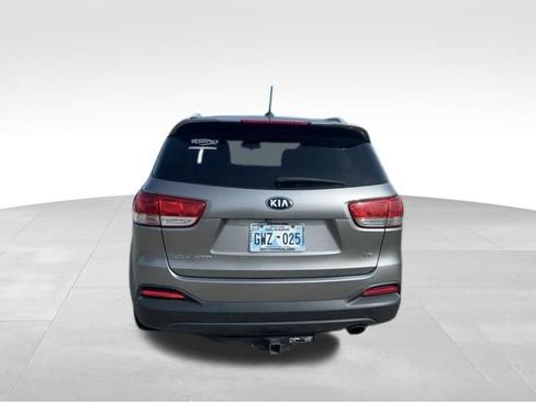 Used 2017 Kia Sorento LX image 4