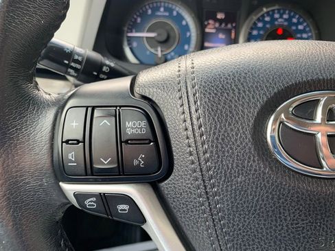 Used 2017 Toyota Sienna XLE Premium image 18