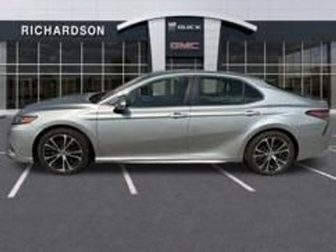 Used 2018 Toyota Camry SE w/ Convenience Package FWD image 9