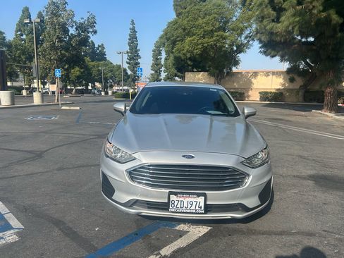 Used 2019 Ford Fusion SE image 18