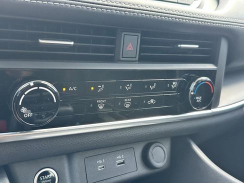 Used 2023 Nissan Rogue S image 16