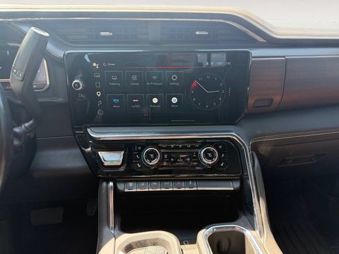 Used 2024 GMC Sierra 3500 Denali Ultimate AWD/4WD image 11