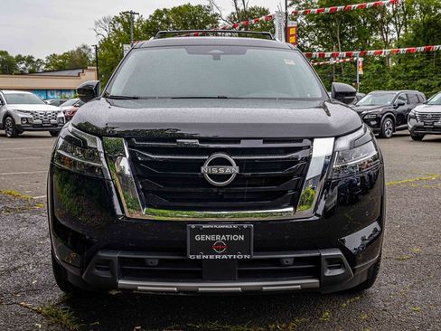 Certified 2024 Nissan Pathfinder SL image 2