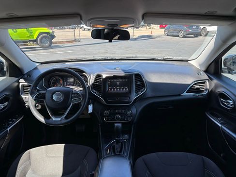 Used 2019 Jeep Cherokee Latitude w/ Popular Appearance Group image 11