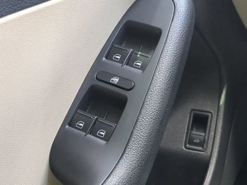 Used 2017 Volkswagen Jetta SE FWD image 26