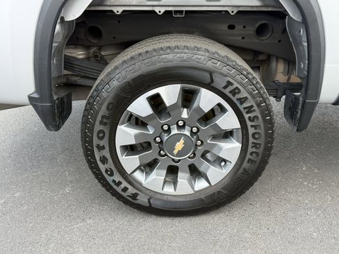 Used 2022 Chevrolet Silverado 2500 Custom w/ Custom Value Package AWD/4WD image 32