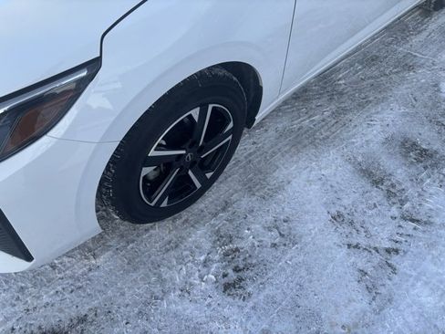 Used 2024 Nissan Sentra SV image 4