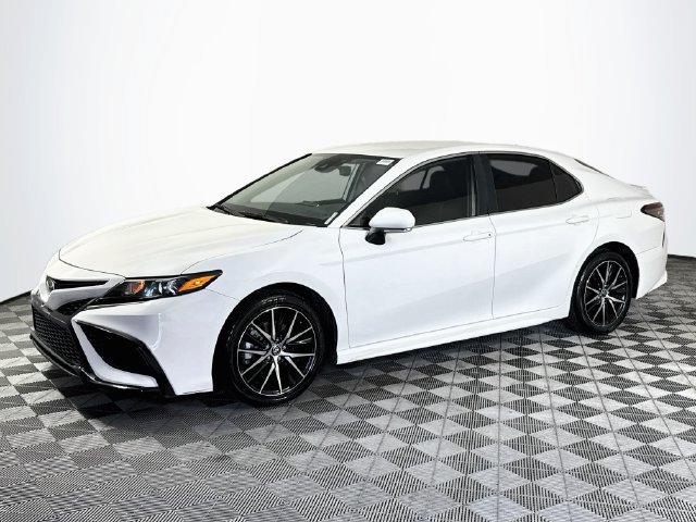 Used 2023 Toyota Camry SE FWD image 4