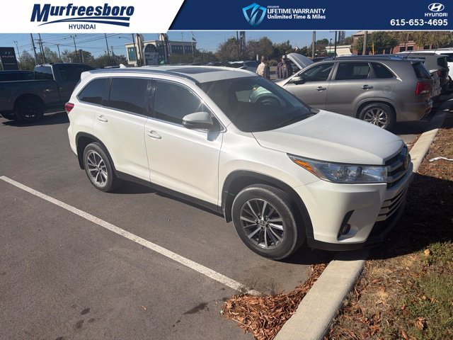 Used 2019 Toyota Highlander XLE AWD/4WD image 2