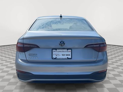 Used 2024 Volkswagen Jetta SE FWD image 6