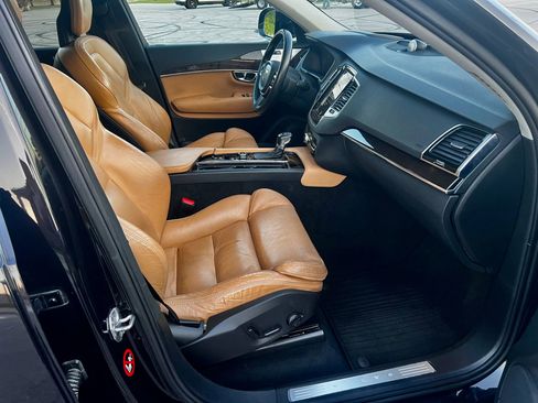 Used 2016 Volvo XC90 T6 Momentum w/ Momentum Plus Package image 21