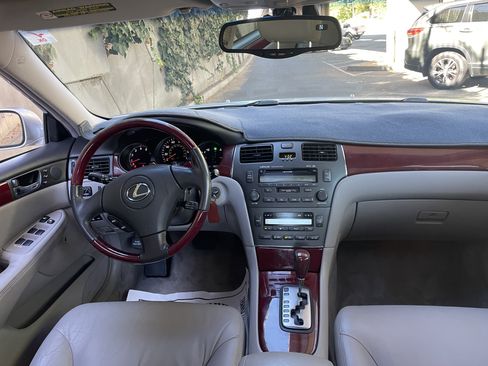 Used 2004 Lexus ES 330 w/ Premium Pkg FWD image 13