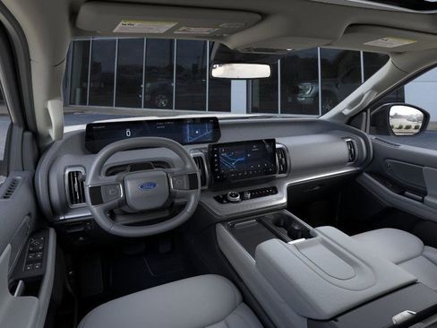 New 2025 Ford Expedition Active image 10