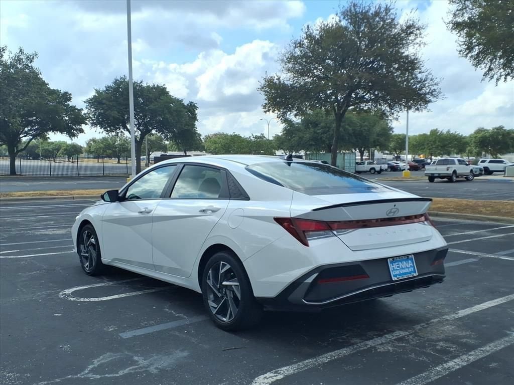 Used 2025 Hyundai Elantra Sport FWD image 8