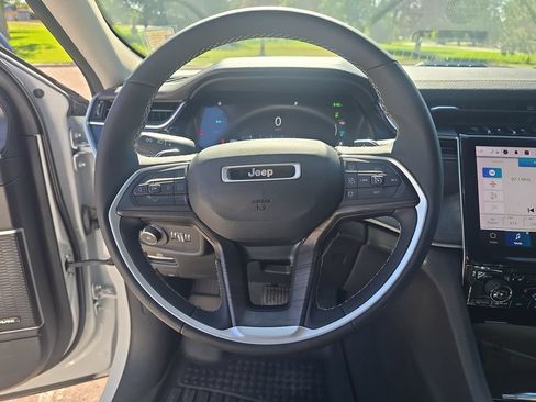Used 2023 Jeep Grand Cherokee 4WD 4xe image 16