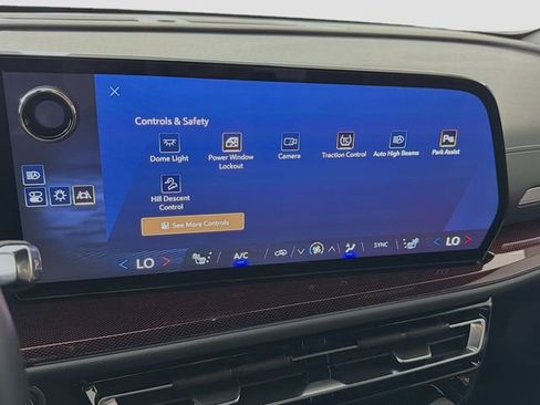 Used 2024 Chevrolet Traverse Z71 AWD/4WD image 38