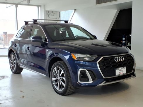 Used 2023 Audi Q5 2.0T Premium w/ Convenience Package AWD/4WD image 3