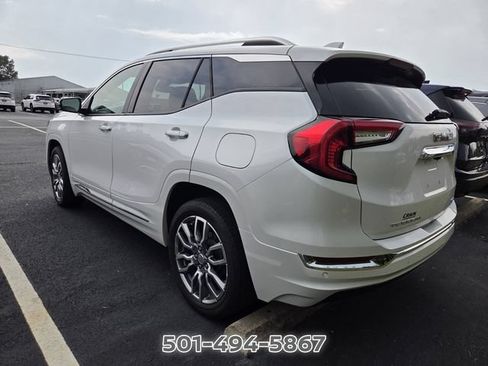 Used 2024 GMC Terrain Denali w/ Denali Premium Package AWD/4WD image 2