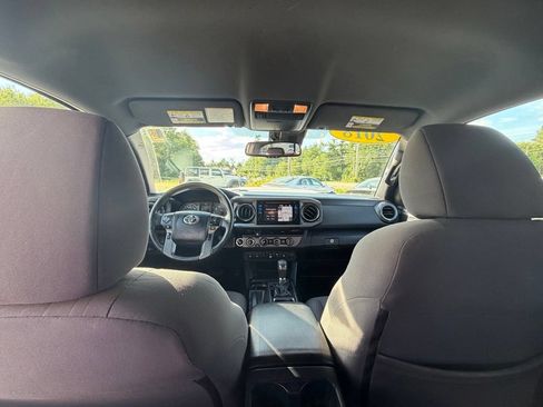 Used 2018 Toyota Tacoma TRD Sport w/ Technology Package AWD/4WD image 35